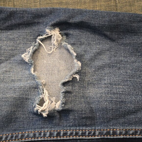 Hollister BLUE JEANS Stretch Super Comfort Size 28 with Torn Knees Very Cool - Picture 4 of 5